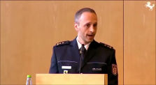 Einsatzleiter der Polizei Carsten Höfler zur Grundrechte-Demo in Stuttgart. Karsamstag 03.04.2021 by News & Infos