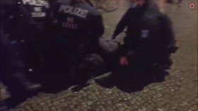 Widerstand gegen die Staatsgewalt. | Berliner Polizei überwältigt Journalisten vom RBB - 13.12.2021 by News & Infos