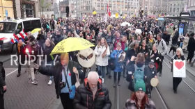 Netherlands: Thousands rally in Amsterdam against COVID restrix (Re-Upload) by Querdenken-615 (Darmstadt)