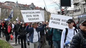 Querdenken-Demo: Wir sind wieder da! | Stuttgart #s0304 by Demos (QUERDENKEN-711)
